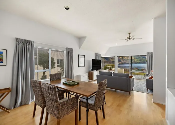 Charming Views Wanaka